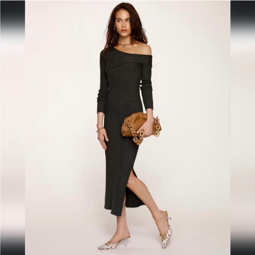 Heartloom | Ribbed Knit Off-Shoulder Midi Dress